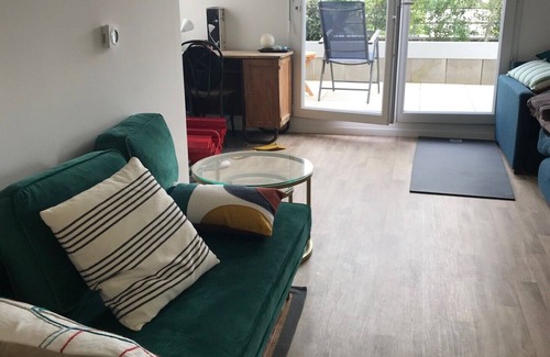 Noisy-le-Sec Apartamento | Large studio with direct access to Paris