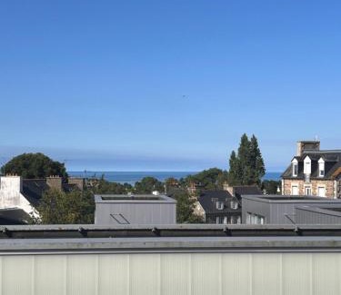 Etables-sur-Mer Apartamento | Large Studio with Sea View