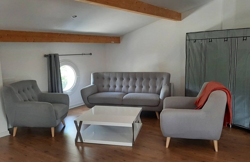 Regusse Apartamento | Large studio with terrace, discount on second and subsequent weeks.