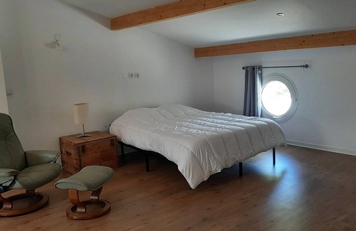 Regusse Apartamento | Large studio with terrace, discount on second and subsequent weeks.