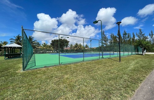 Nassau Villa | Large Stunning Townhome in Beautiful Bahamas - 2 Mins to the Beach!