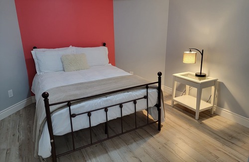 Cambridge Casa | Large suite with king bed, pool, and parking!