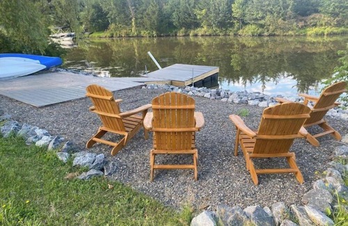 Athens Casa | Large & Sunny Lakefront Home near Ski Resorts