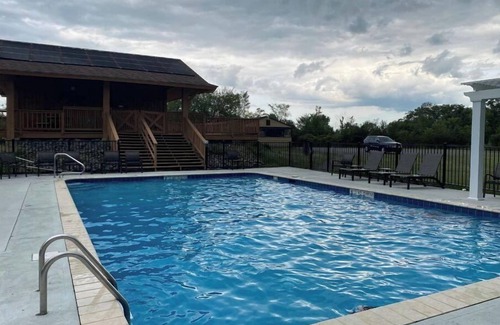 Athens Casa | Large & Sunny Lakefront Home near Ski Resorts