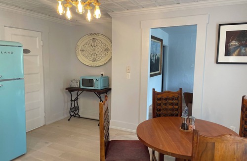 Sunapee Apartamento | Large Sunny Main Floor Historic Apartment