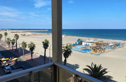La Jetee Apartamento | Large T2 1st line 180° view and parking space