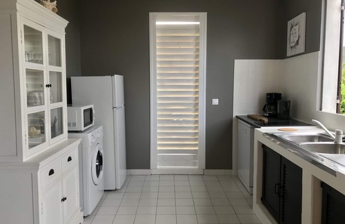 Les Jalna Apartamento | Large T2, Trois-Ilets, close to amenities and beach.