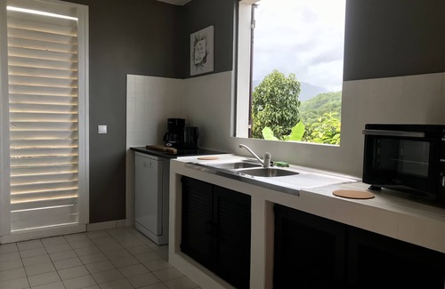 Les Jalna Apartamento | Large T2, Trois-Ilets, close to amenities and beach.