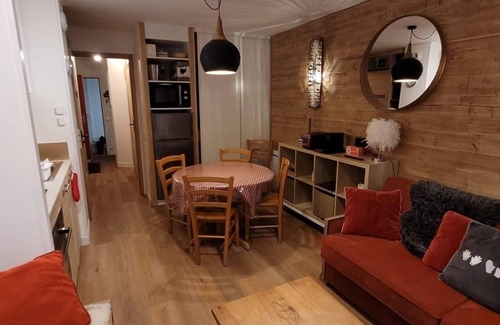 Saint-Etienne-de-Tinee Apartamento | Large terrace, ideally located with Mountain Views in a Family friendly village.