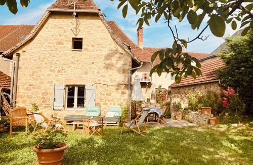 Astaillac Casa | Large traditional stone house with breathtaking views