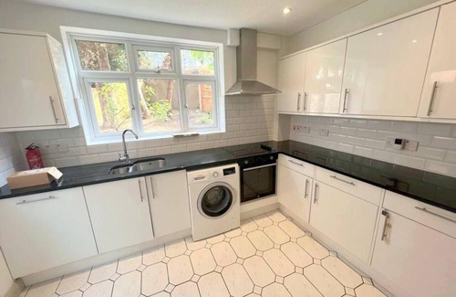 Sutton South Apartamento | Large Triple Studio in South London - Sutton