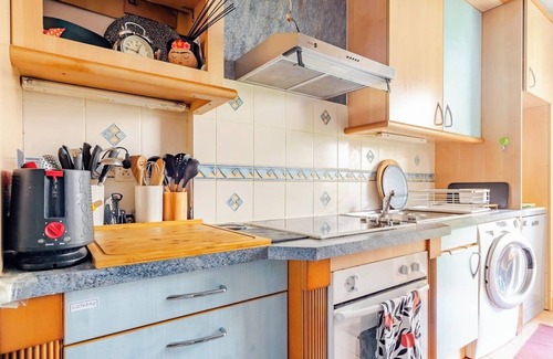 Combat Apartamento | Large Two-bedroom Flat to Rent in Paris,100m From Beautiful Buttes Chaumont Parc
