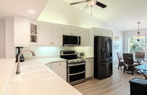 Naples Condominio | Condominio actualizado al sur en MAGNOLIA FALLS.