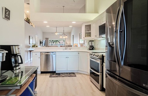 Naples Condominio | Condominio actualizado al sur en MAGNOLIA FALLS.