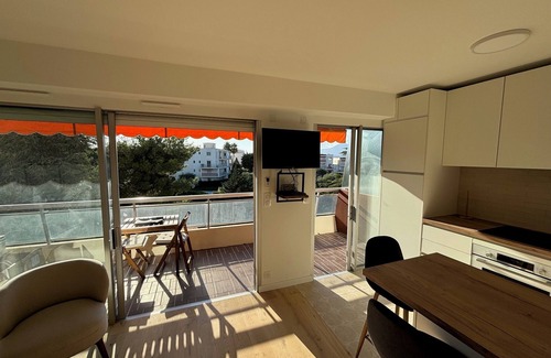 Fabron Apartamento | Large upscale studio in luxury residence, swimming pool, tennis court, park, ...