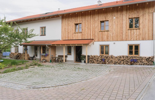 Bruckmuehl Apartamento | Large vacation apartment in the beautiful Mangfall valley below the Irschenberg