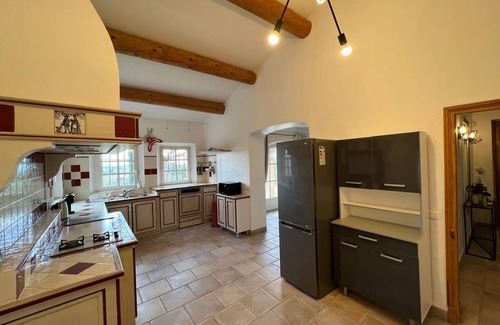 L'Isle-sur-la-Sorgue Villa | Large villa with panoramic view