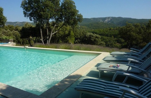 Le Beaucet Villa | Gran chalet rodeado de naturaleza en el hermoso sitio web Provenzal Mont Ventoux, Luberon