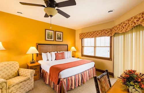 Gatlinburg Complejo | Large villa with full kitchen - indoor waterpark included!