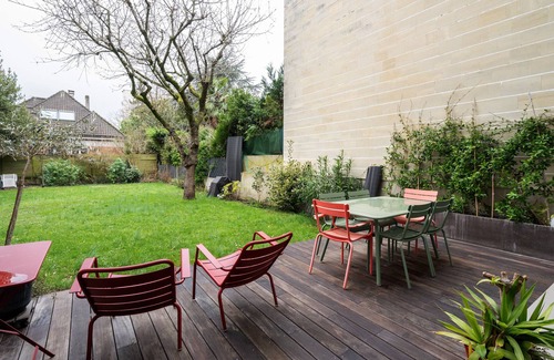 Suresnes Villa | Large villa with garden in Suresnes - Welkeys