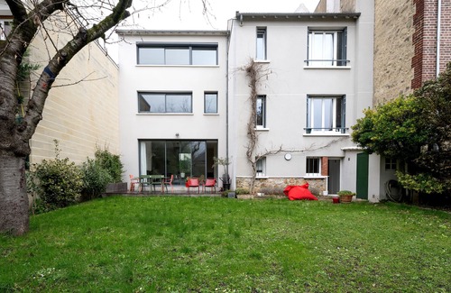 Suresnes Villa | Large villa with garden in Suresnes - Welkeys