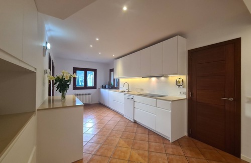 Crestatx Villa | Grande villa con piscina y jacuzzi en una zona residencial