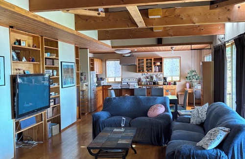 Shimosuwa Casa | Large Western House with deck overlooking Lake Suwa, Sth Alps & Mt Fuji