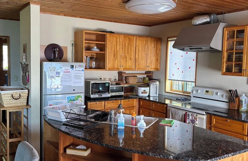 Shimosuwa Casa | Large Western House with deck overlooking Lake Suwa, Sth Alps & Mt Fuji