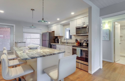 Largo Condominio | Largo Condo < 3 Mi to Indian Rocks Beach!