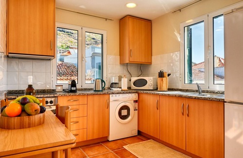 Machico Apartamento | Largo dos Milagres, a Home in Madeira