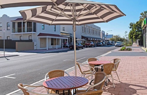 Largs Bay Casa | Largs Bay 'Oasis' - Jetty Views - Beach - A walk to the beach