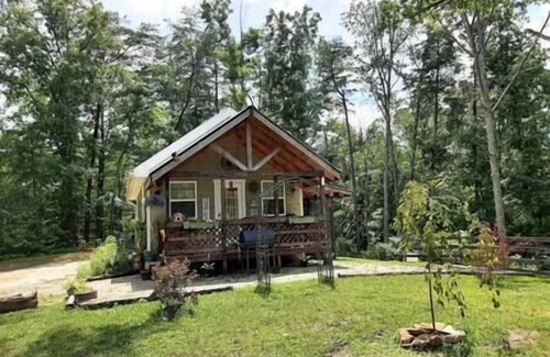 Stanton Cabina | Larkspur Cabin with Hot Tub near Red River Gorge