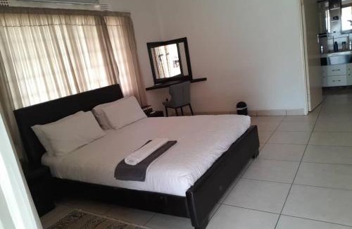 Francistown Cama Y Desayuno | LaRonza Bed and Breakfast