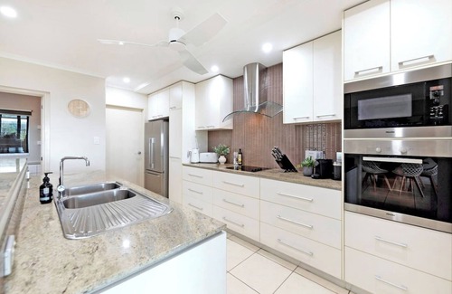 Larrakeyah Apartamento | Larrakeyah Luxury Penthouse Getaway with Views