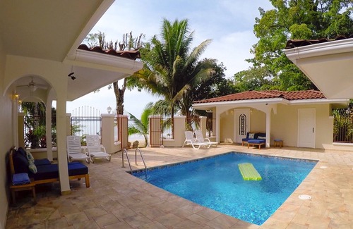 Big Creek Villa | Villa Paraiso- SU PROPIA PISCINA PRIVADA! ¡EN LA PLAYA! Alivio de calor AC 4! Bicicletas / Kayaks