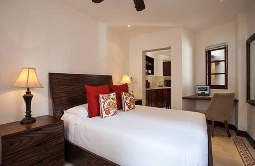 Las Catalinas Apartamento | Las Catalinas - Studio Cazenovia centrally located, short walk to beach