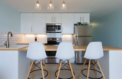 Cabezas Condominio | LISTA DE NUEVO - Completamente remodelado, condominio frente al mar