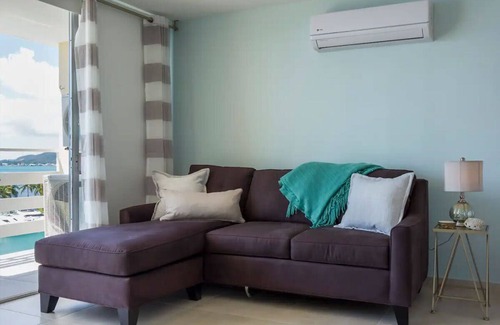 Cabezas Condominio | LISTA DE NUEVO - Completamente remodelado, condominio frente al mar