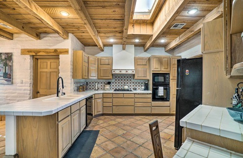 Mesilla Park Casa | Las Cruces Home 'La Casa Blanca' w/ Courtyard
