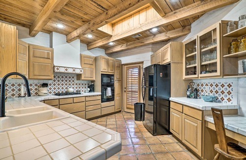 Mesilla Park Casa | Las Cruces Home 'La Casa Blanca' w/ Courtyard