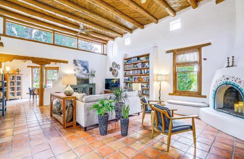 Mesilla Park Casa | Las Cruces Santa Fe-Style Adobe Home on 6 Acres!