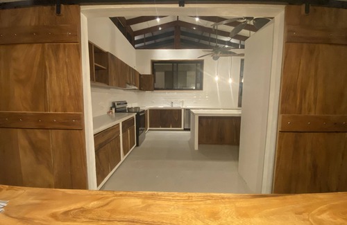 Playa Naranjo Casa | Maravillosa vista al mar, casa de 5 dormitorios en increíble propiedad privada frente al mar.