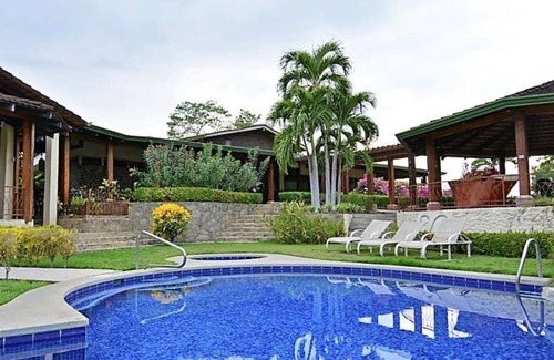 Playa Naranjo Casa | Maravillosa vista al mar, casa de 5 dormitorios en increíble propiedad privada frente al mar.