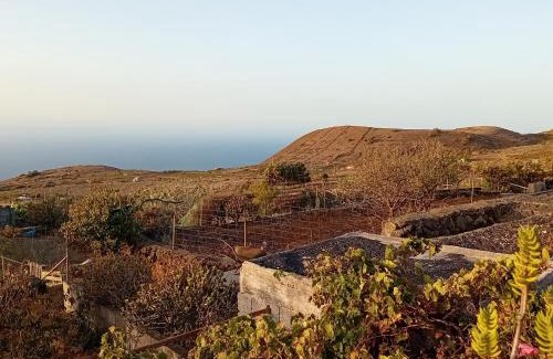 Taibique Casa | Las Monteras - Quiet Rural House & BBQ, Hierro