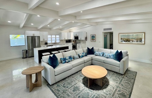 Hendricks and Venice Isles Casa | Las Olas Escape 6/5 - for 12+ -Waterfront- Pool