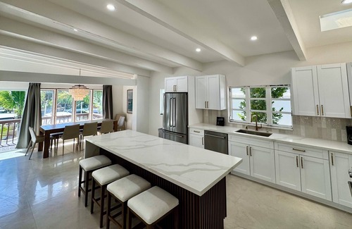 Hendricks and Venice Isles Casa | Las Olas Escape 6/5 - for 12+ -Waterfront- Pool
