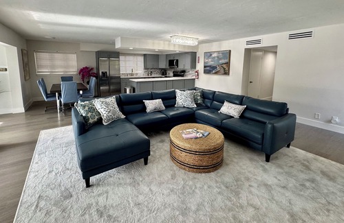 Hendricks and Venice Isles Casa | Coastal Escape-Great Location-Pool