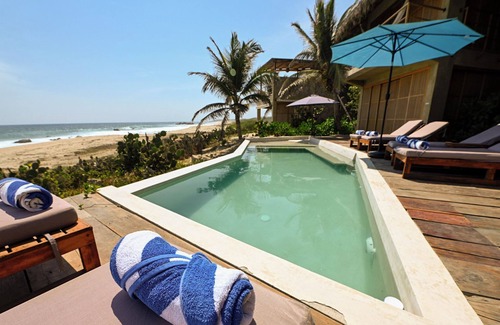 Santa María Tonameca Villa | Las Olas, spacious beach front room with infinity pool and spectacular views