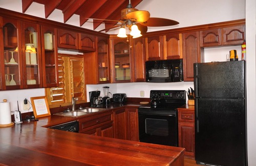 Dixon Cove Casa | Las Palmas Beachfront Villas, Roatan Bay Islands, Honduras