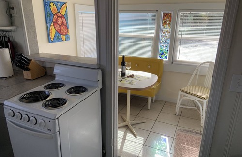 Flagler Beach Cabaña | Las Palmas Cottage - En el corazón de Flagler Beach!